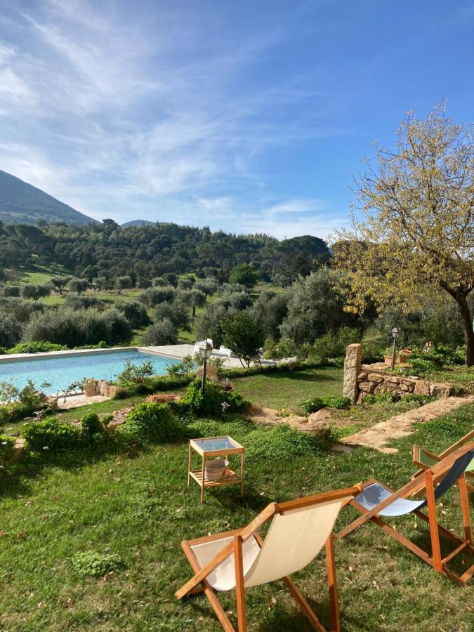 Agriturismo Is Conchisceddas Gonnosfanàdiga Exteriör bild