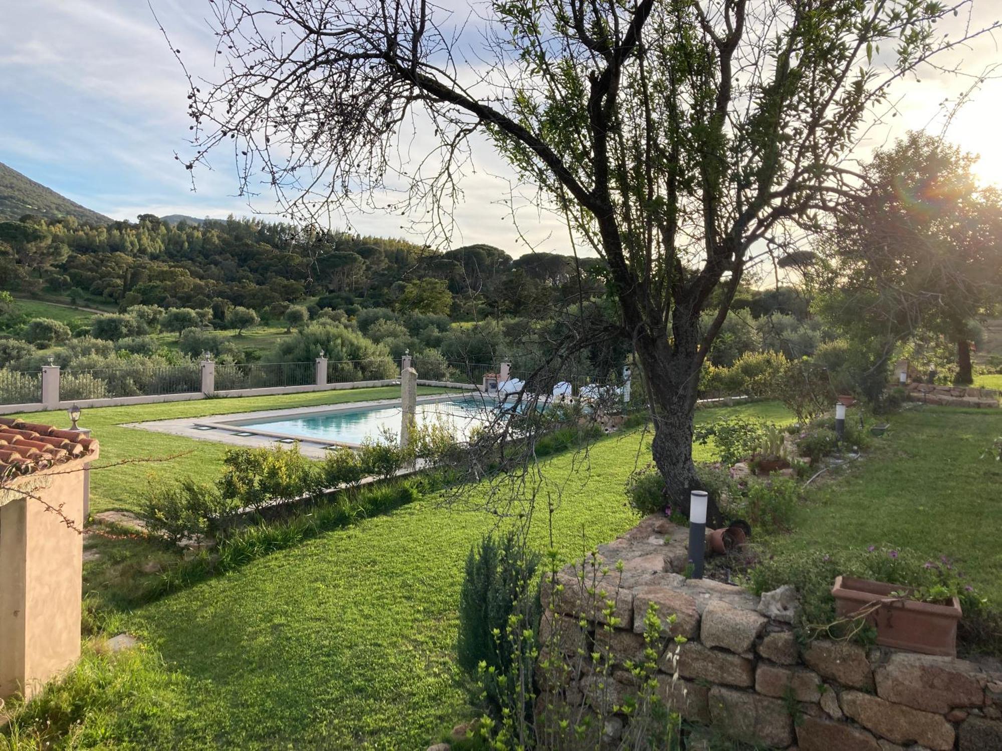 Agriturismo Is Conchisceddas Gonnosfanàdiga Exteriör bild